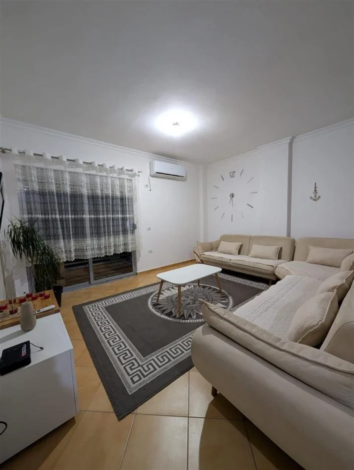 Tirane, jepet me qera apartament 2+1 Kati 2, 87 m² 450 € (Restorant Fresku)