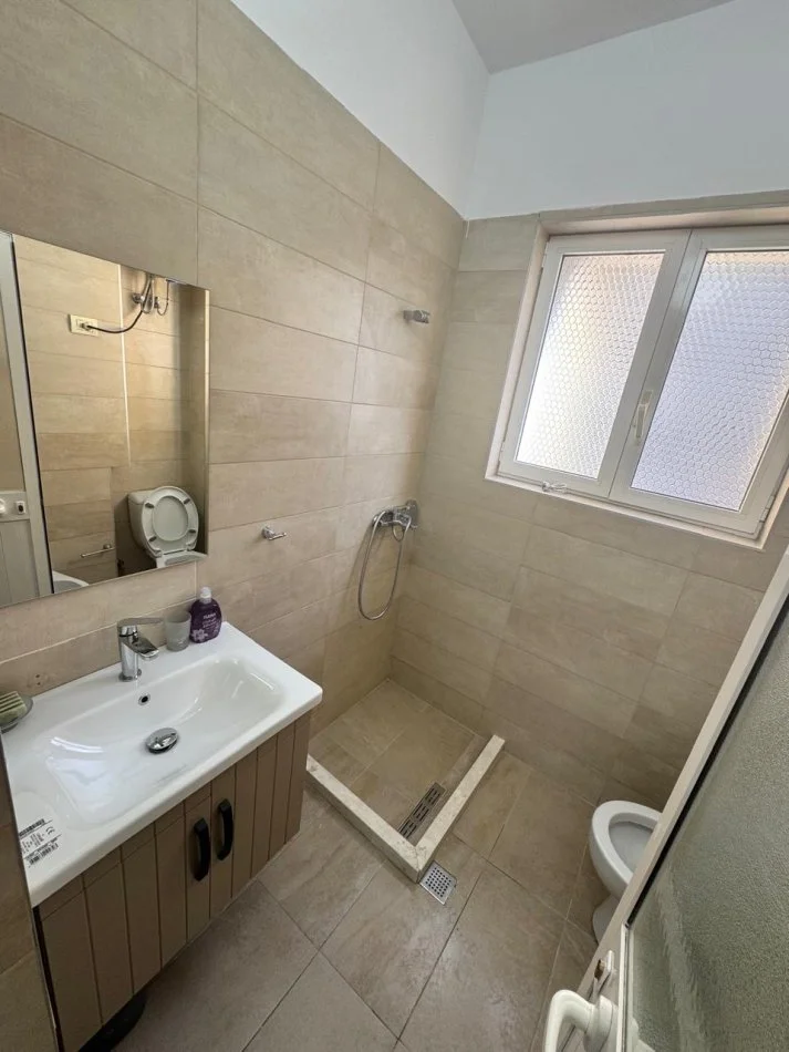 Tirane, shitet apartament 2+1+Ballkon Kati 3, 76 m² 155.000 € (Mine Peza prane Prokuroris)