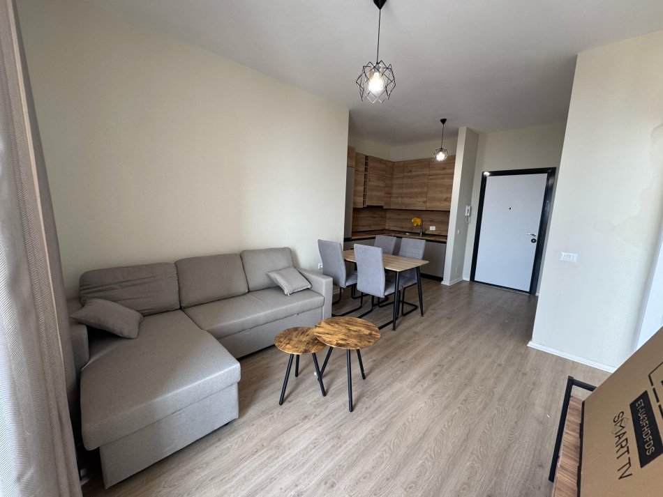 Tirane, jepet me qera apartament 1+1 Kati 8, 65 m² 550 € (selvia)