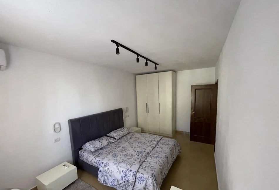 Tirane, jepet me qera 2+1 Kati 4, 85 m² 750 € (Sheshi Skenderbej)
