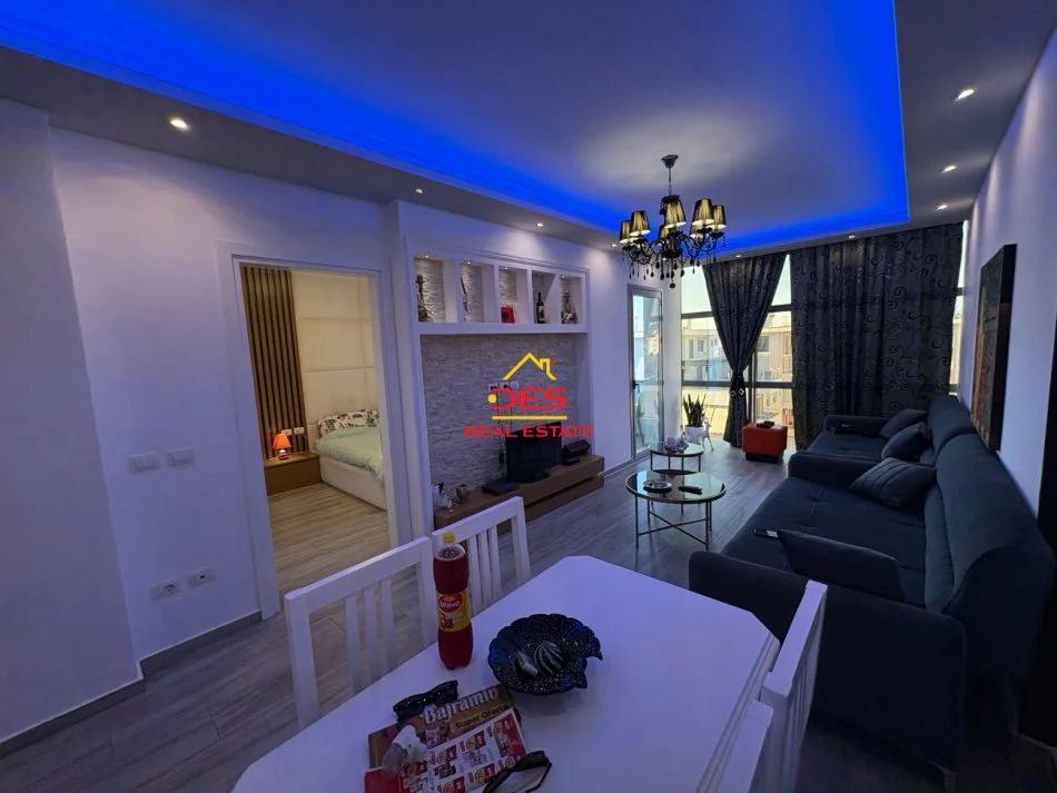 Vlore, jepet me qera apartament 1+1+Ballkon Kati 10, 70 m² 400 € (Rruga Gjergj Arianiti)