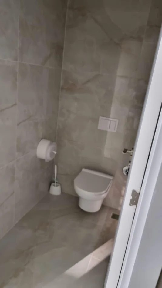Tirane, jepet me qera zyre , 227 m² 3.200 € (Kompleksi Arlis Farmacia 10)