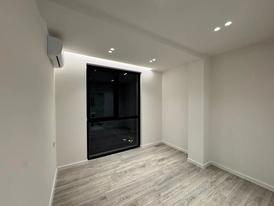 Tirane, jepet me qera apartament 2+1+Ballkon Kati 12, 104 m² 1.100 € (Rruga Mine Peza)