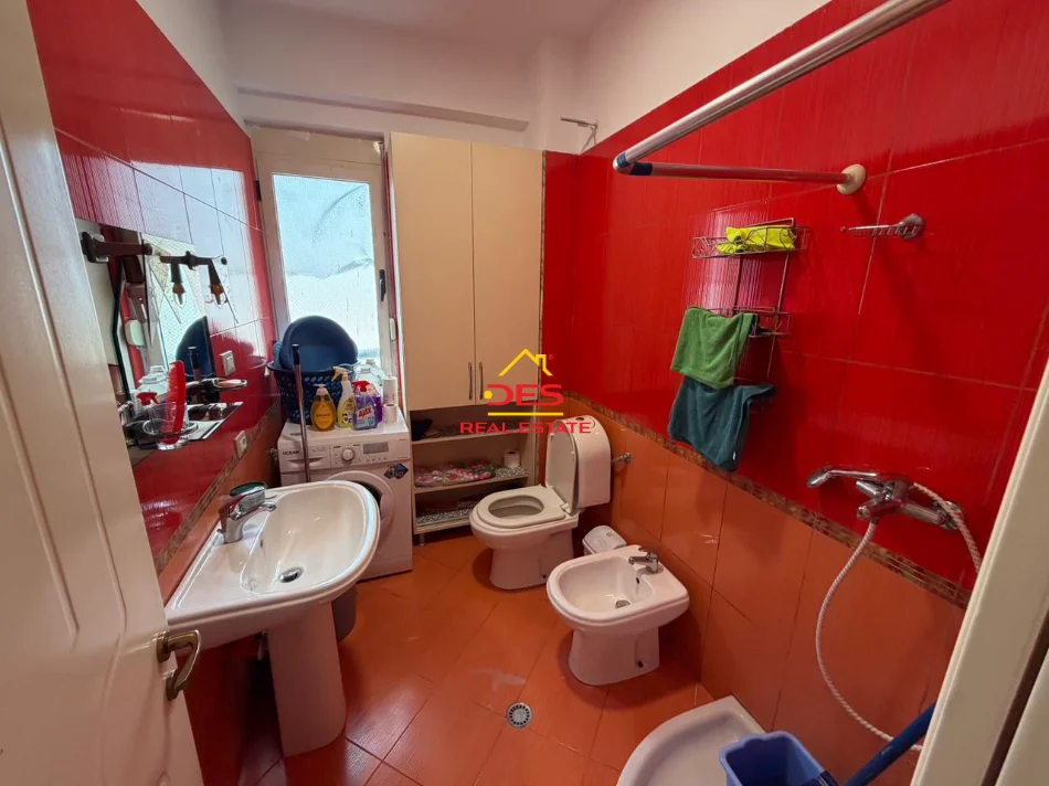 Vlore, jepet me qera apartament 2+1+Ballkon Kati 4, 90 m² 500 € (Rruga Irakli Pylli)