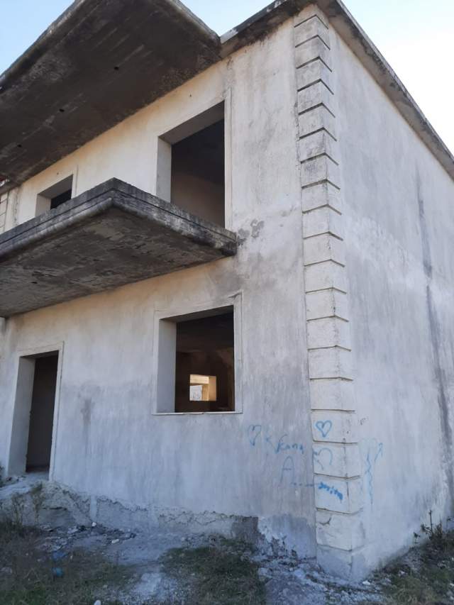 Elbasan, shitet shtepi 330 m² 76.000 Euro