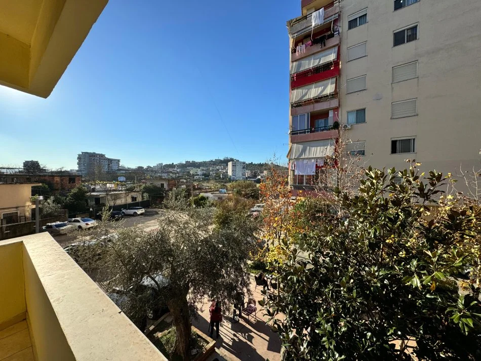 Tirane, shitet apartament 2+1 Kati 1, 131 m² 140.000 € (Unaza e Re)