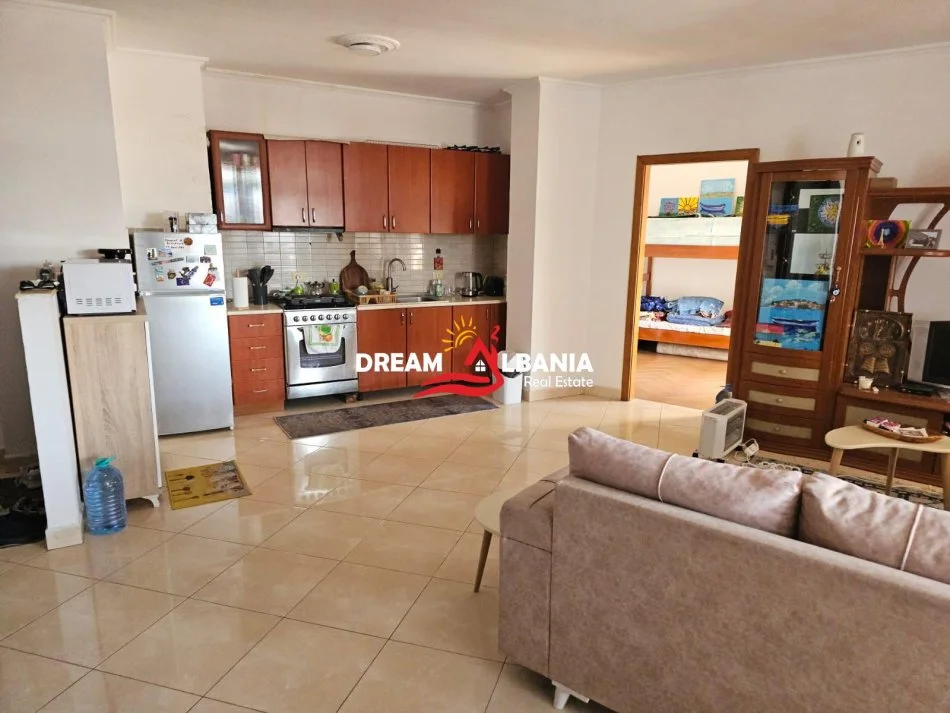 Tirane, jepet me qera apartament 2+1 , 110 m² 650 € (Rruga e Barrikadave)