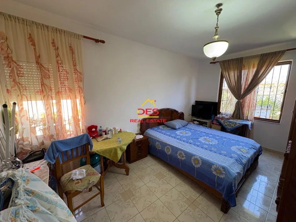 Vlore, shitet apartament 2+1+Ballkon Kati 2, 75 m² 75.000 € (Rruga Enver Jaho)
