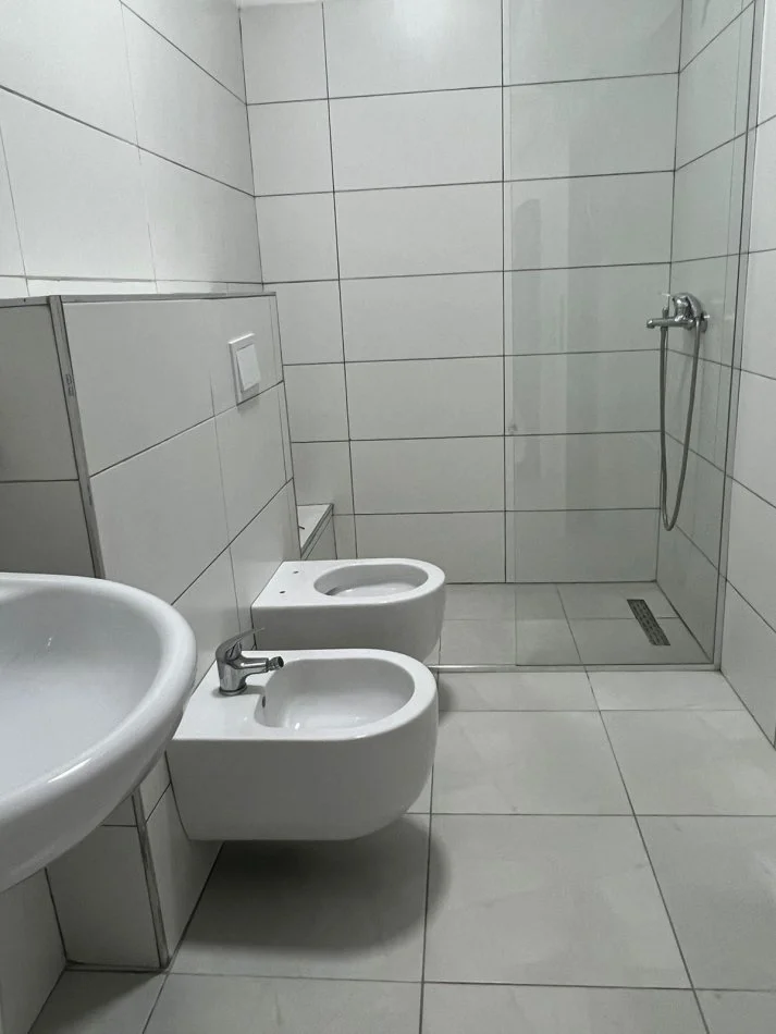 Tirane, jepet me qera apartament 1+1 Kati 1, 60 m² 450 € (Rezidenc Kodr e Diellit 2)