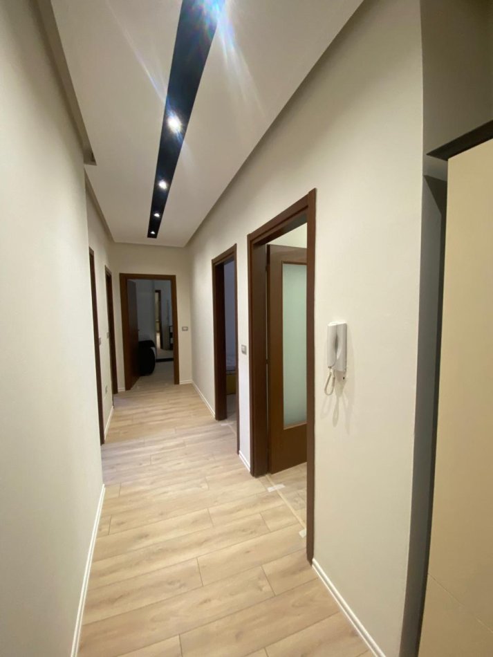 Tirane, jepet me qera apartament 2+1 Kati 2, 120 m² 550 €