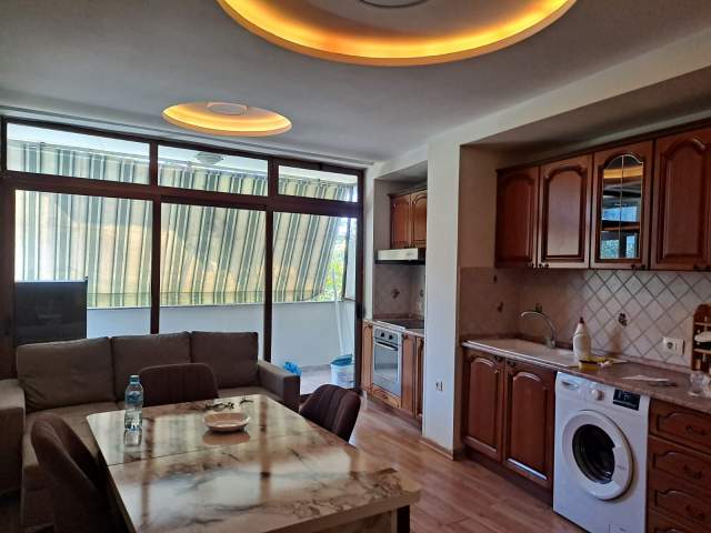 Tirane, jepet me qera apartament 1+1+BLK Kati 3, 70 m² 400 Euro (Restorant durrsi)