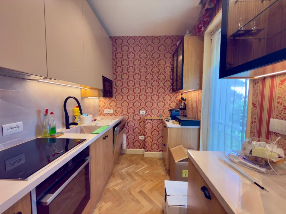 Tirane, jepet me qera apartament 2+1+Ballkon Kati 2, 110 m² 2.000 € (Joy Residence)