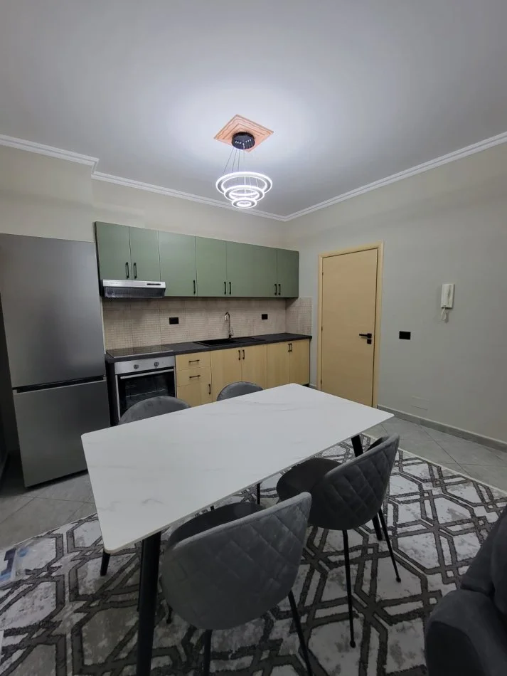 Tirane, jepet me qera apartament 2+1 Kati 2, 420 € (Fresk)
