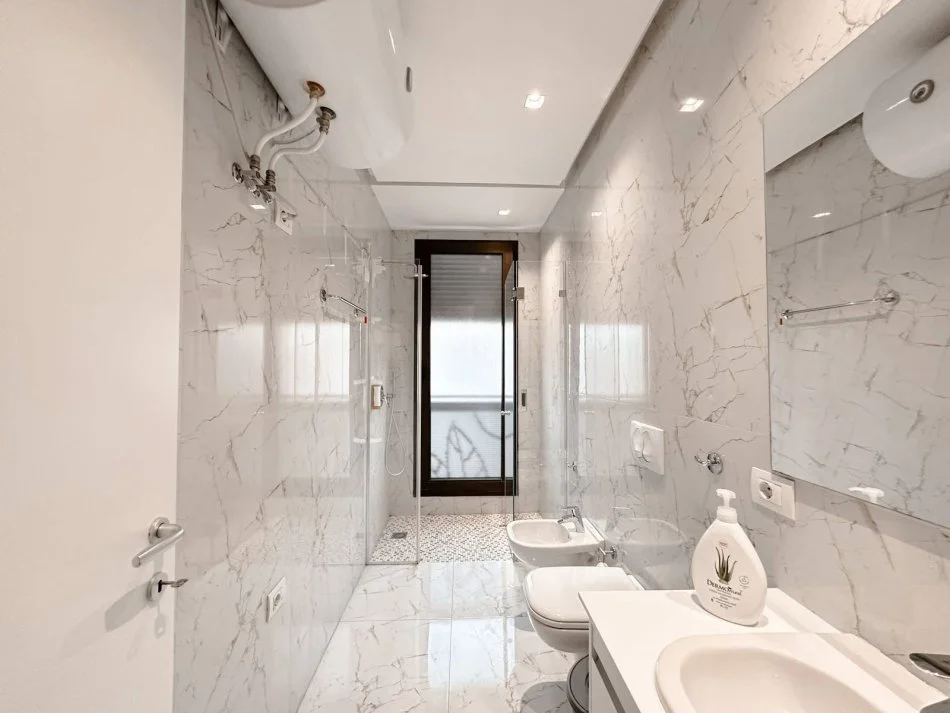 Tirane, shitet apartament 3+1 Kati 6, 150 m² 230.000 € (FUSHA AVIACIONIT)