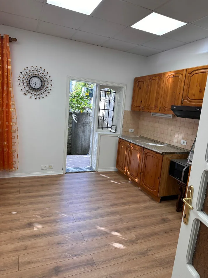 Tirane, jepet me qera aktivitet biznesi , 300 m² 1.200 € (Xhamllik)