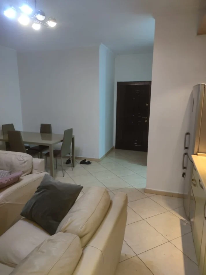 Tirane, jap me qera apartament 2+1+Ballkon Kati 4, 120 m² (Rruga Ferit Xhajko, prane ish Restorant Durresi)
