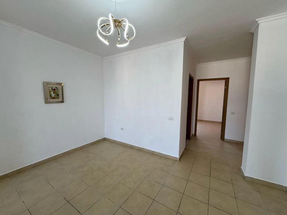 Tirane, shitet apartament 2+1 Kati 4, 96 m² 129.000 € (Restorant Fresku)