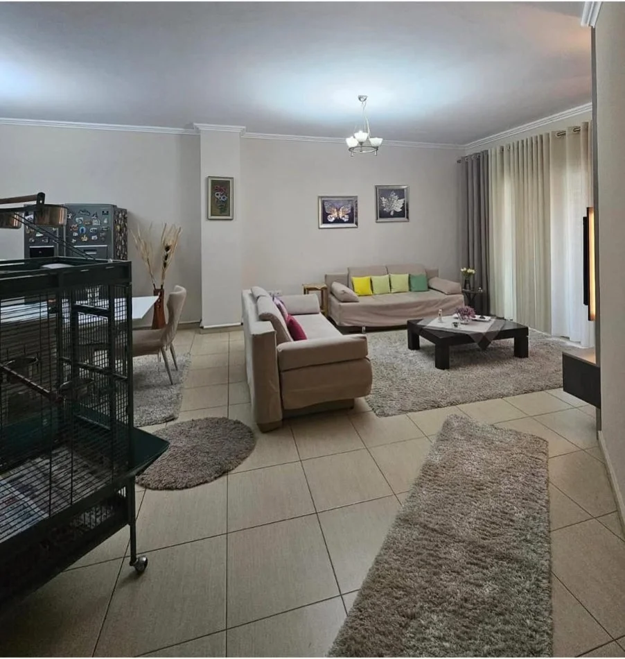 Vlore, jepet me qera apartament 2+1+Ballkon Kati 7, 101 m² 450 € (Conad)