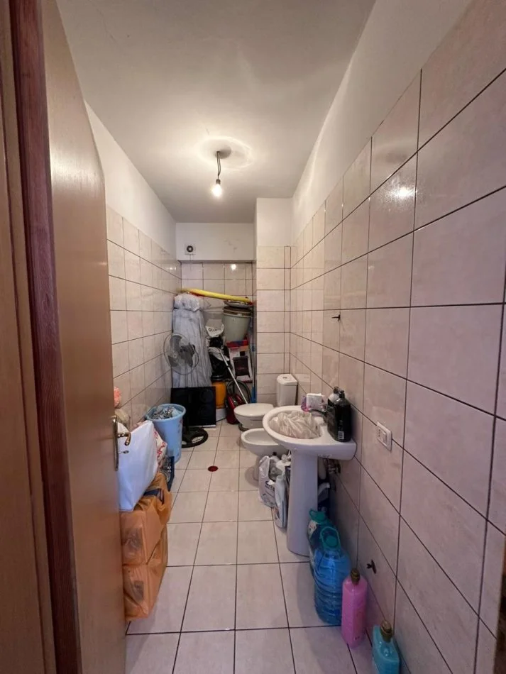 Tirane, shitet apartament 2+1+Ballkon Kati 7, 129 m² 160.000 € (Yzberisht)