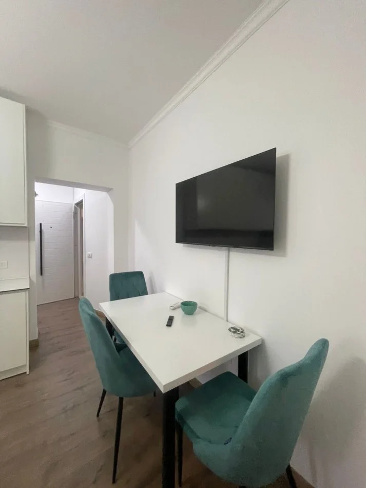 Tirane, jepet me qera apartament 1+1 Kati 2, 60 m² 600 € (21 Dhjetori)
