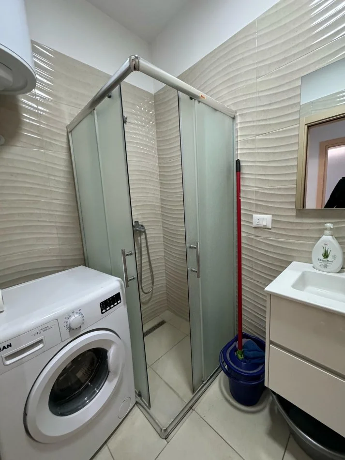 Tirane, jepet me qera apartament 1+1+Ballkon Kati 6, 70 m² 500 € (Rruga e Dibres)