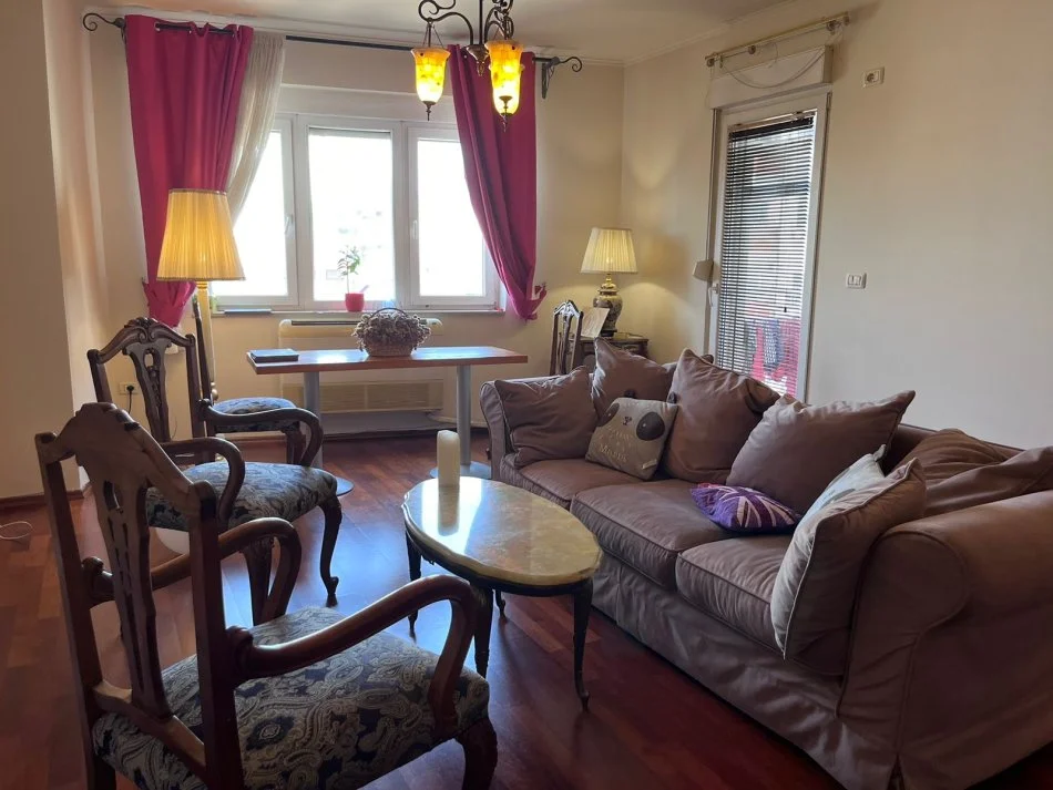 Tirane, jepet me qera apartament 2+1 Kati 3, 125 m² 800 € (Rruga e Elbasanit)