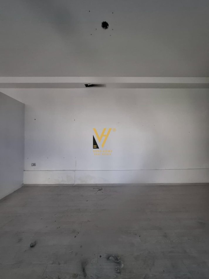 Tirane, jepet me qera dyqan Kati 0, 45 m² 400 € (YZBERISHT)