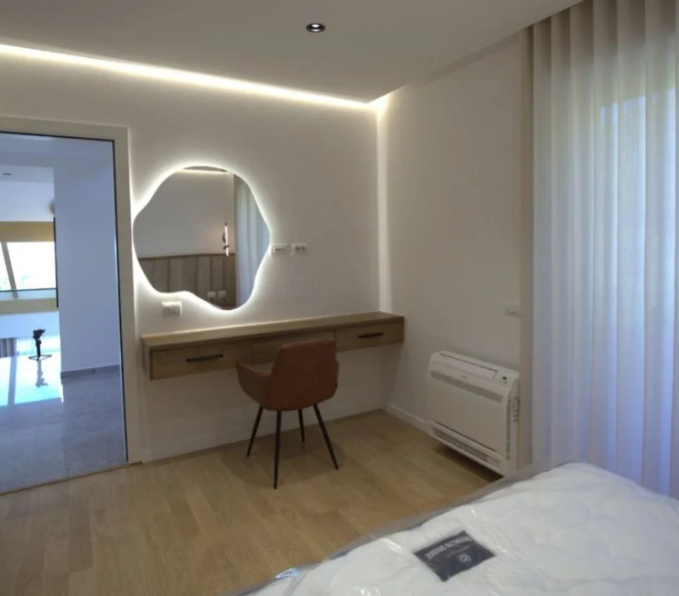 Tirane, jepet me qera Vile 2 Katshe , 650 m² 3.000 € (Petrele)