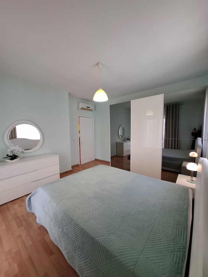 Tirane, jepet me qera apartament 2+1+Ballkon Kati 3, 115 m² 800 € (Kopshti Zoologjik)