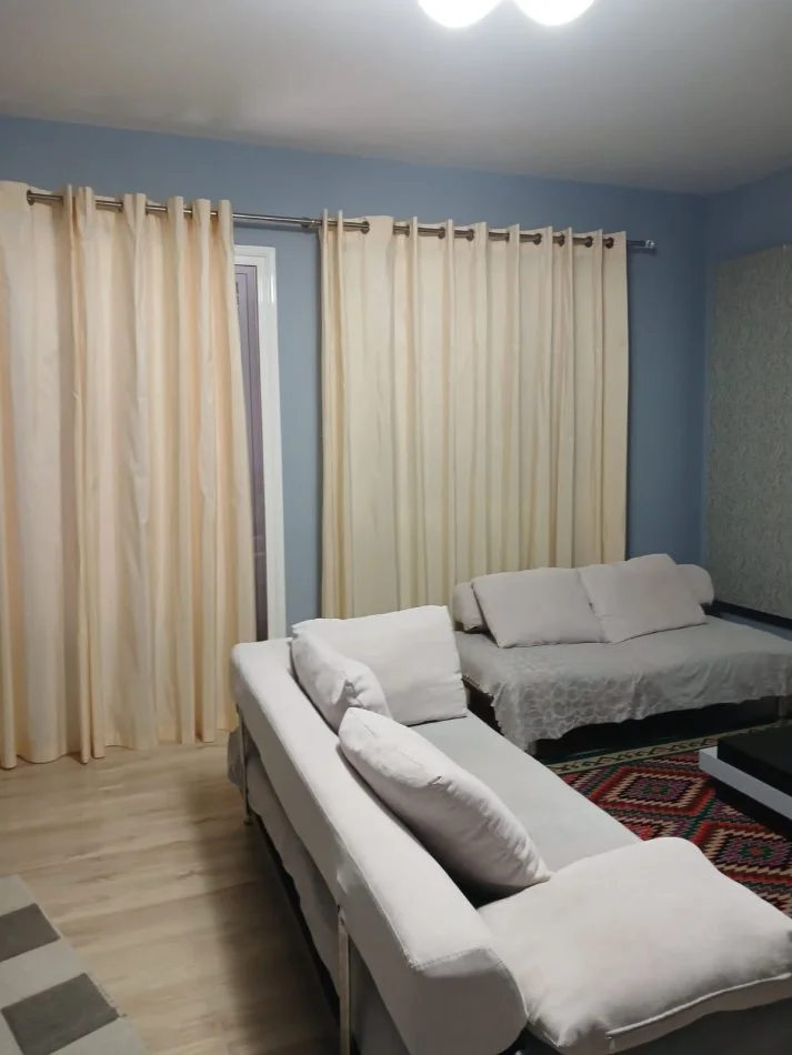 Tirane, jepet me qera shtepi 2+1+Ballkon Kati 3, 90 m² 300 € 