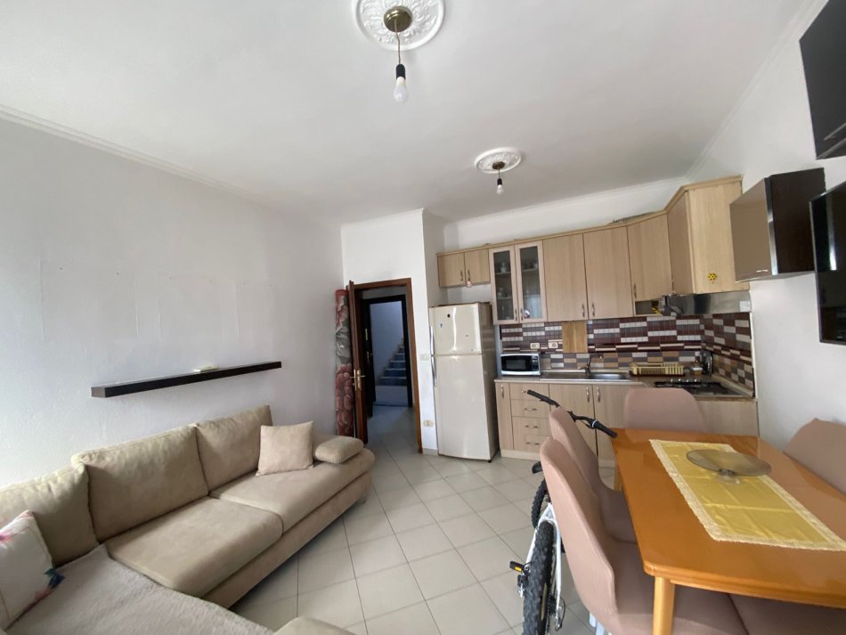 Tirane, jepet me qera apartament 1+1+Ballkon Kati 6, 65 m² 300 € (AUTOSTRADA)