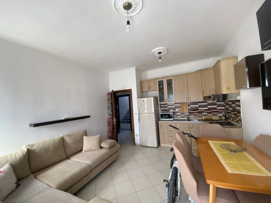 Tirane, jepet me qera apartament 1+1+Ballkon Kati 6, 65 m² 300 € (AUTOSTRADA)