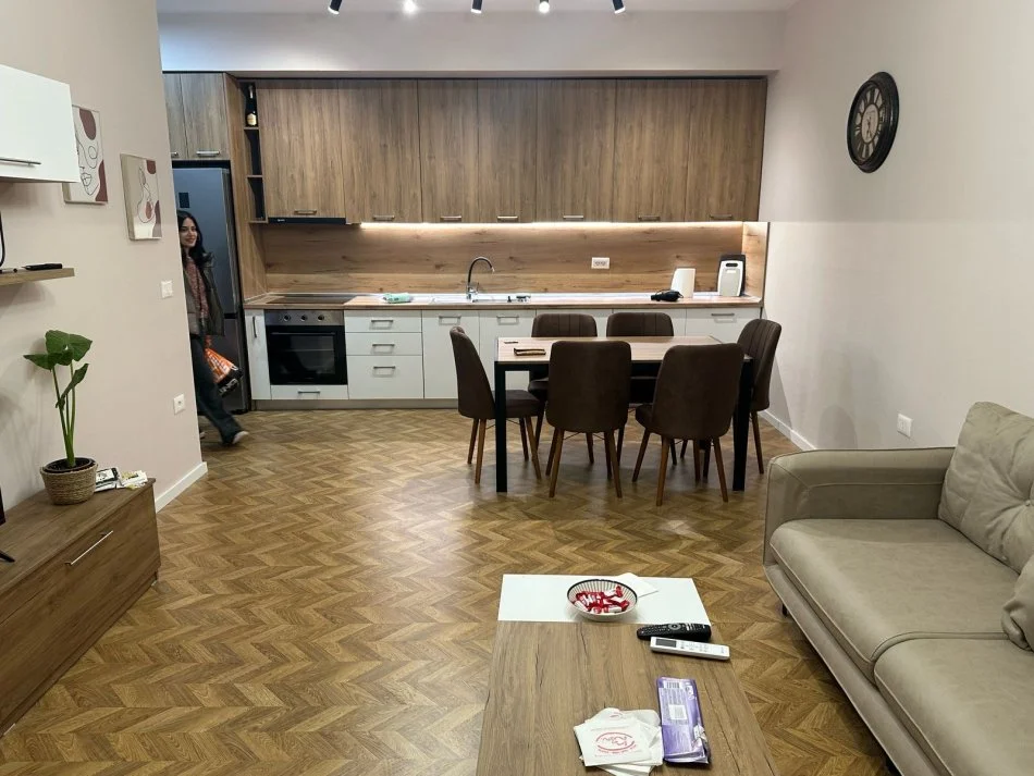 Tirane, jepet me qera apartament 1+1 Kati 4, 97 m² 550 € 