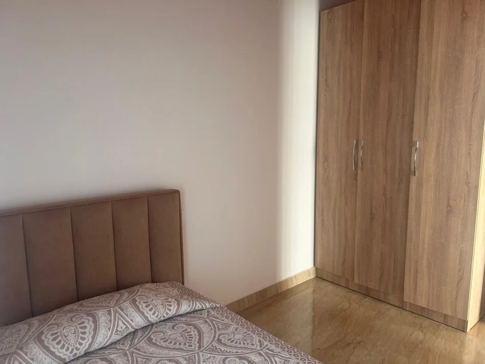 Tirane, jepet me qera apartament 2+1 Kati 4, 450 € 