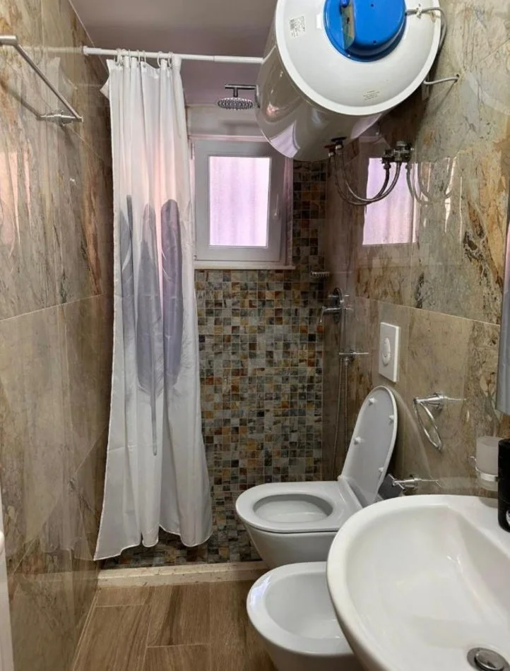 Durres, jepet me qera 1+1+Ballkon Kati 1, 60 m² 350 € 