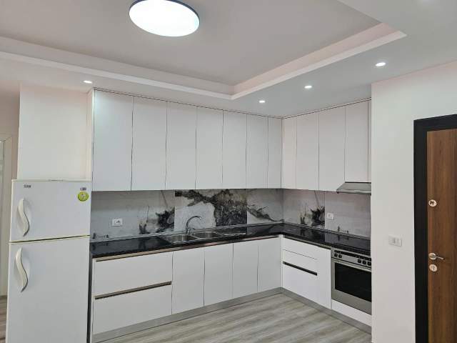 Tirane, jepet me qera apartament Kati 7, 95 m² 500 Euro (Ish fusha aviacionit)