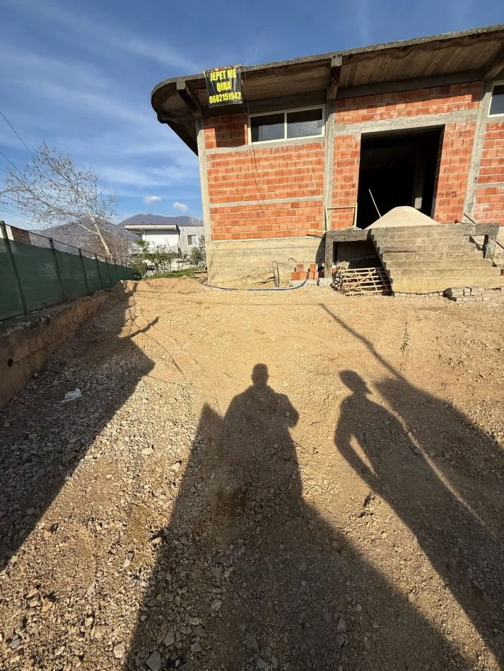 Shqiperi, jepet me qera ambjent biznesi Kati 1, 450 m² 1.100 € (Sanatorium Prane Spitalit Shefqet Ndroqi)