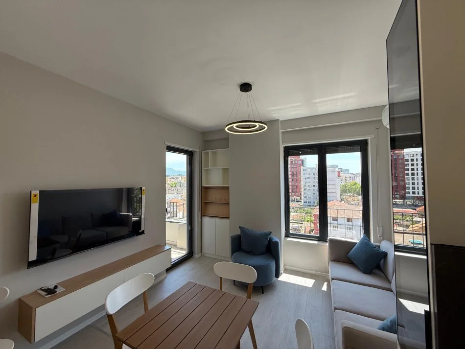 Tirane, jap me qera apartament 1+1 Kati 4, 70 m² 700 € (Rruga Karl Gega)