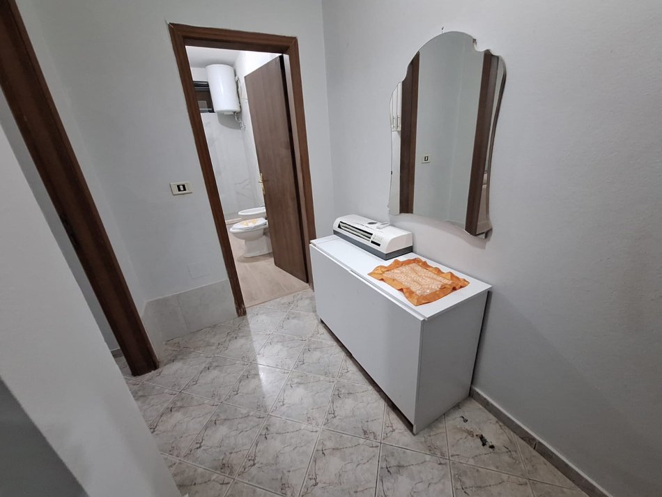 Tirane, jepet me qera apartament 1+1 Kati 3, 65 m² 350 € (Ali Shefqeti)