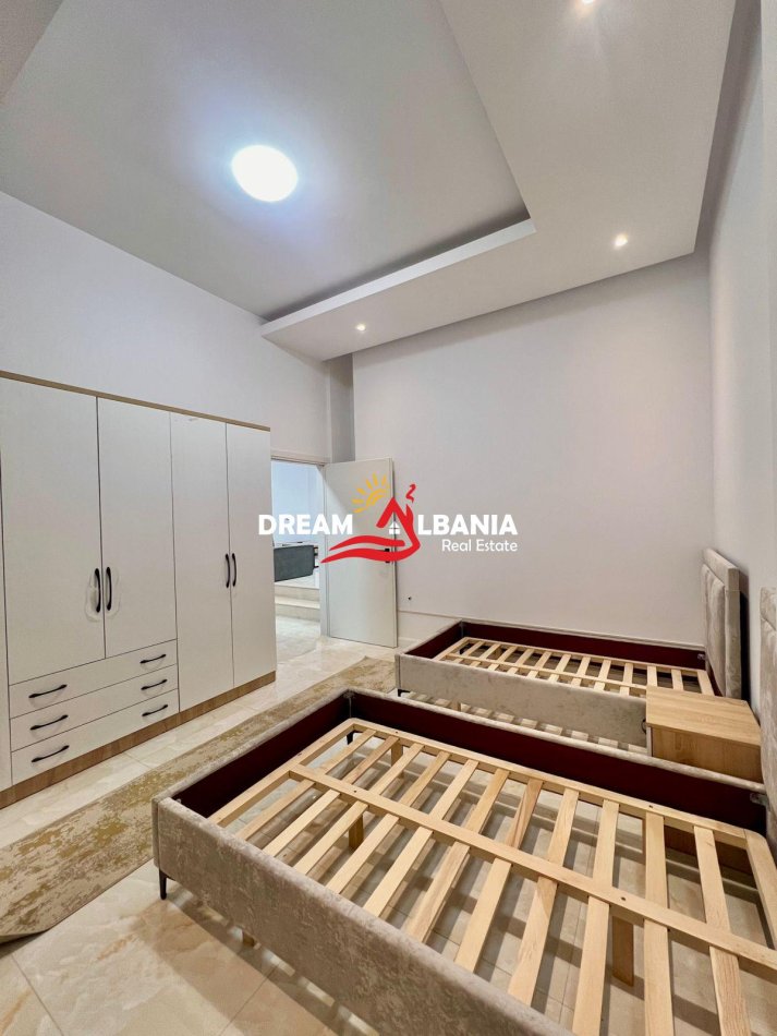 Tirane, jepet me qera apartament 2+1 , 137 m² 550 € 