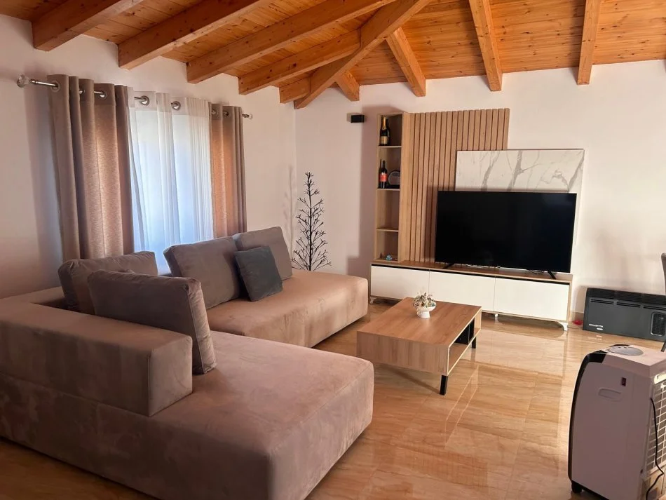 Tirane, jepet me qera apartament 2+1 Kati 4, 450 € 