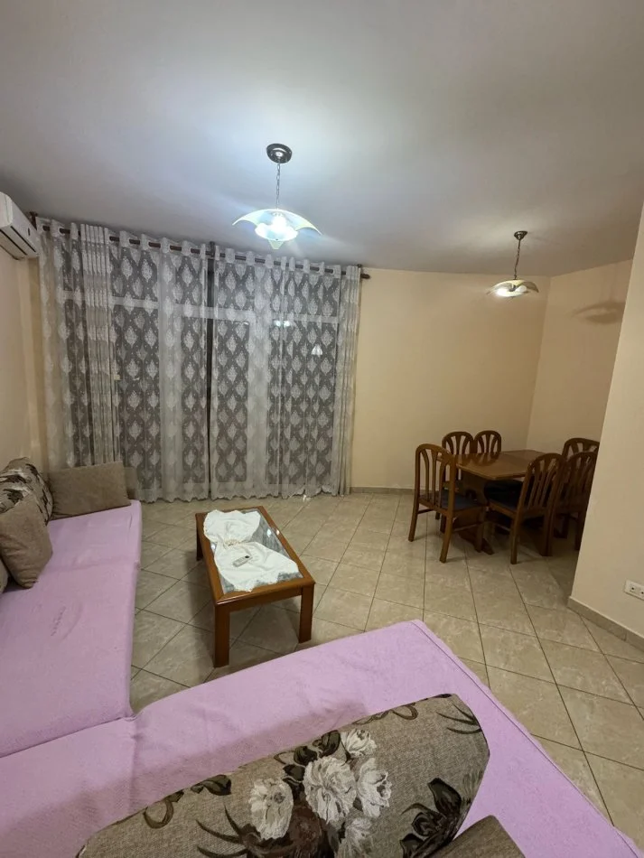 Tirane, jepet me qera apartament 1+1+Ballkon Kati 5, 75 m² 400 € (rruga Don Bosko)