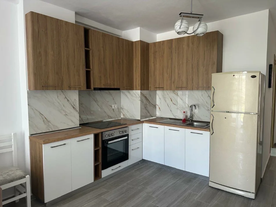 Tirane, jepet me qera apartament 1+1 Kati 2, 78 m² 420 € (5 Maji)