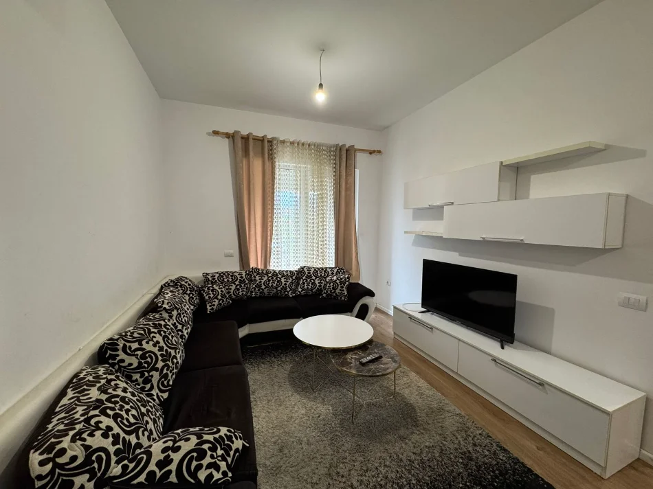 Tirane, jepet me qera apartament 2+1 Kati 4, 100 m² 500 € (Ali Demi)