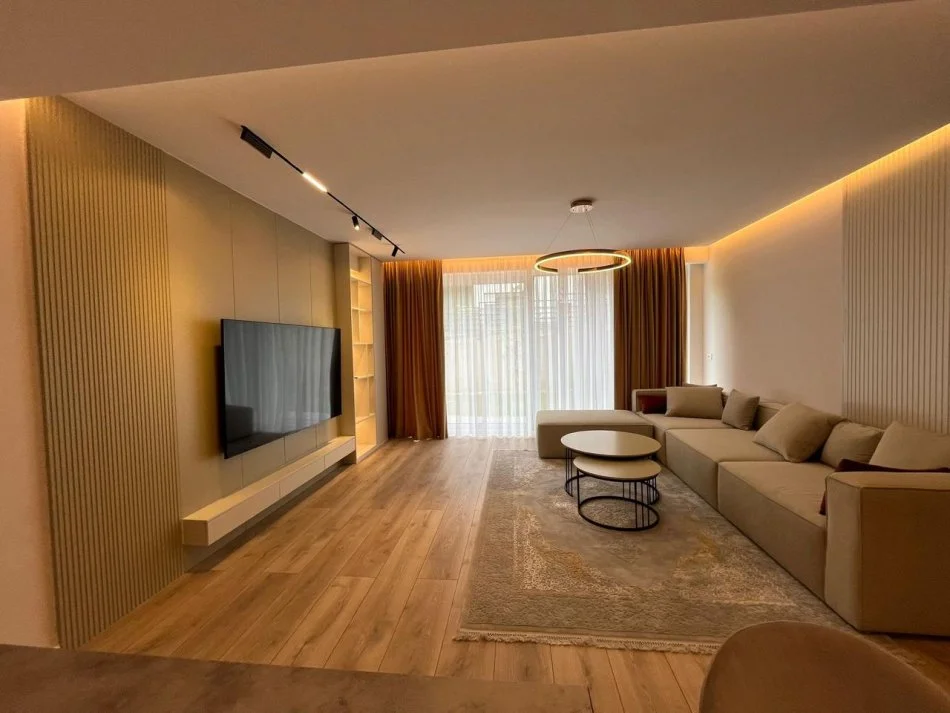 Tirane, jepet me qera apartament 3+1+Ballkon Kati 1, 145 m² 1.800 € (Kodra e diellit 2)