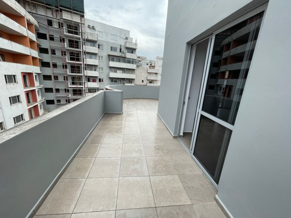 Tirane, shitet apartament 1+1 Kati 7, 77 m² 110.000 € (Pallatet e Verdha)