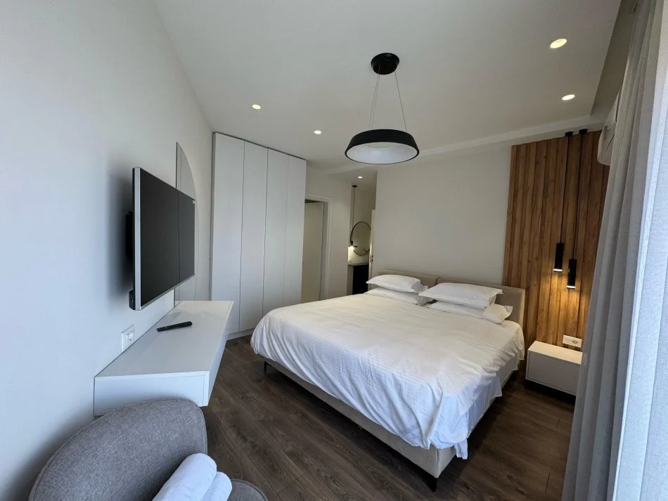 Tirane, jepet me qera apartament 2+1 Kati 4, 146 m² 1.350 € (Vila gold)