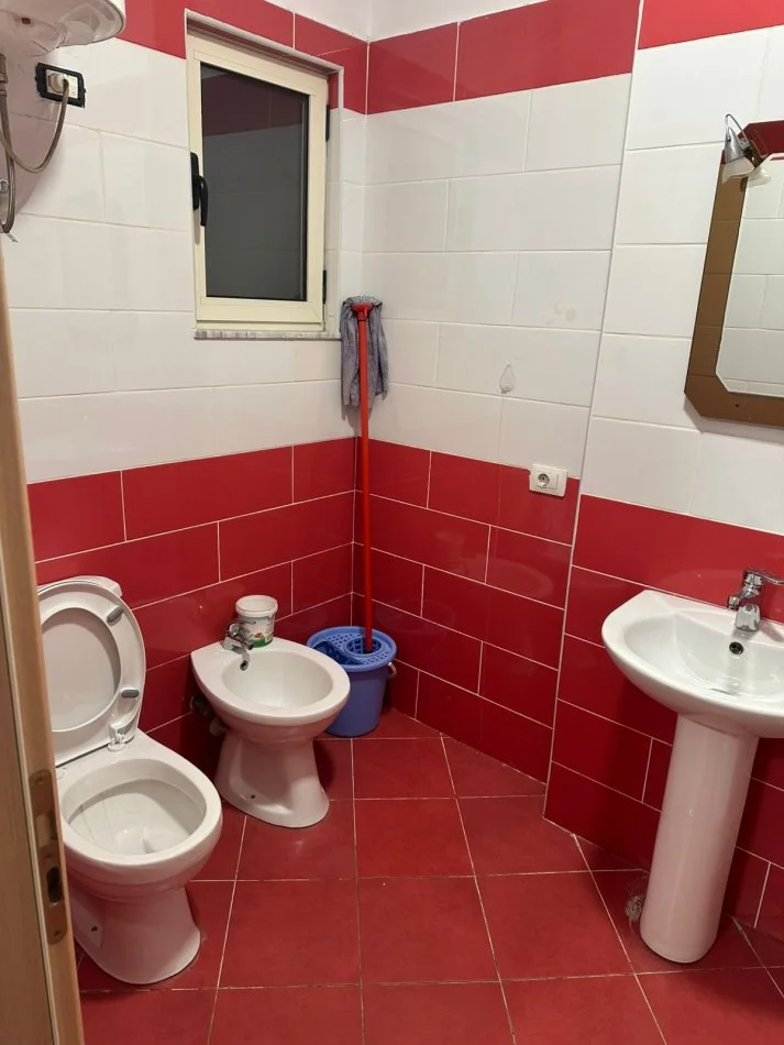 Tirane, jepet me qera apartament 1+1+Ballkon Kati 5, 70 m² 400 € (Te Wel ASTIR)