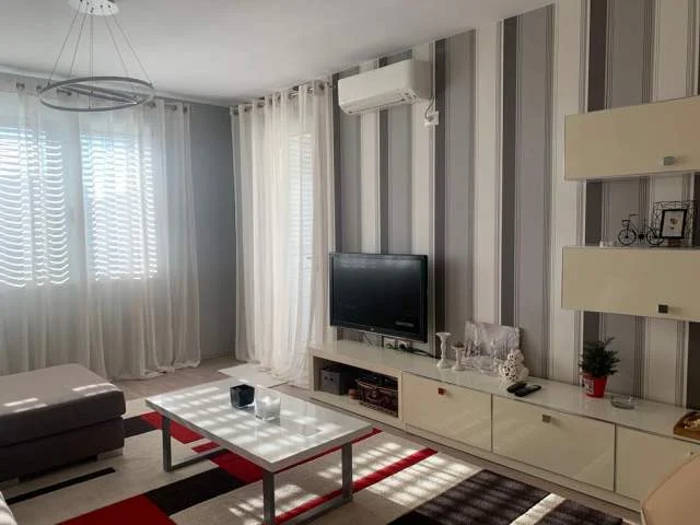 Tirane, shes apartament Kati 3, 95 m² 200.000 Euro (Liqeni i That)