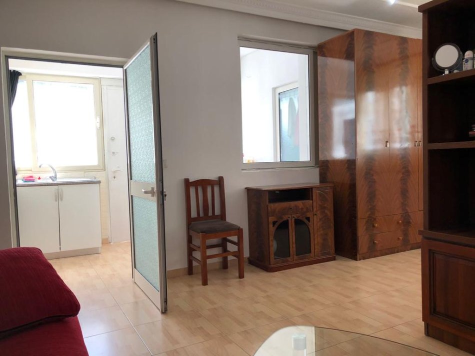 Tirane, jepet me qera apartament 1+1, Kati 1, 40 m² 300 € (Allias)